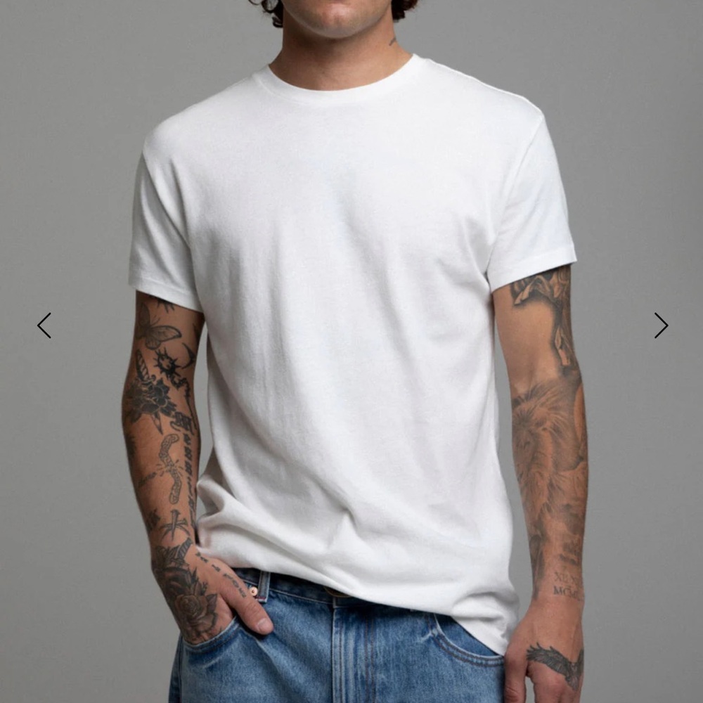 Elwood White Short cap Sleeve Tee in vintage white Large